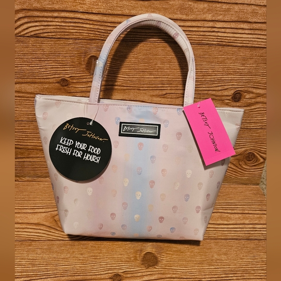 Betsey Johnson Skull insulated lunch tote - Picture 2 of 6